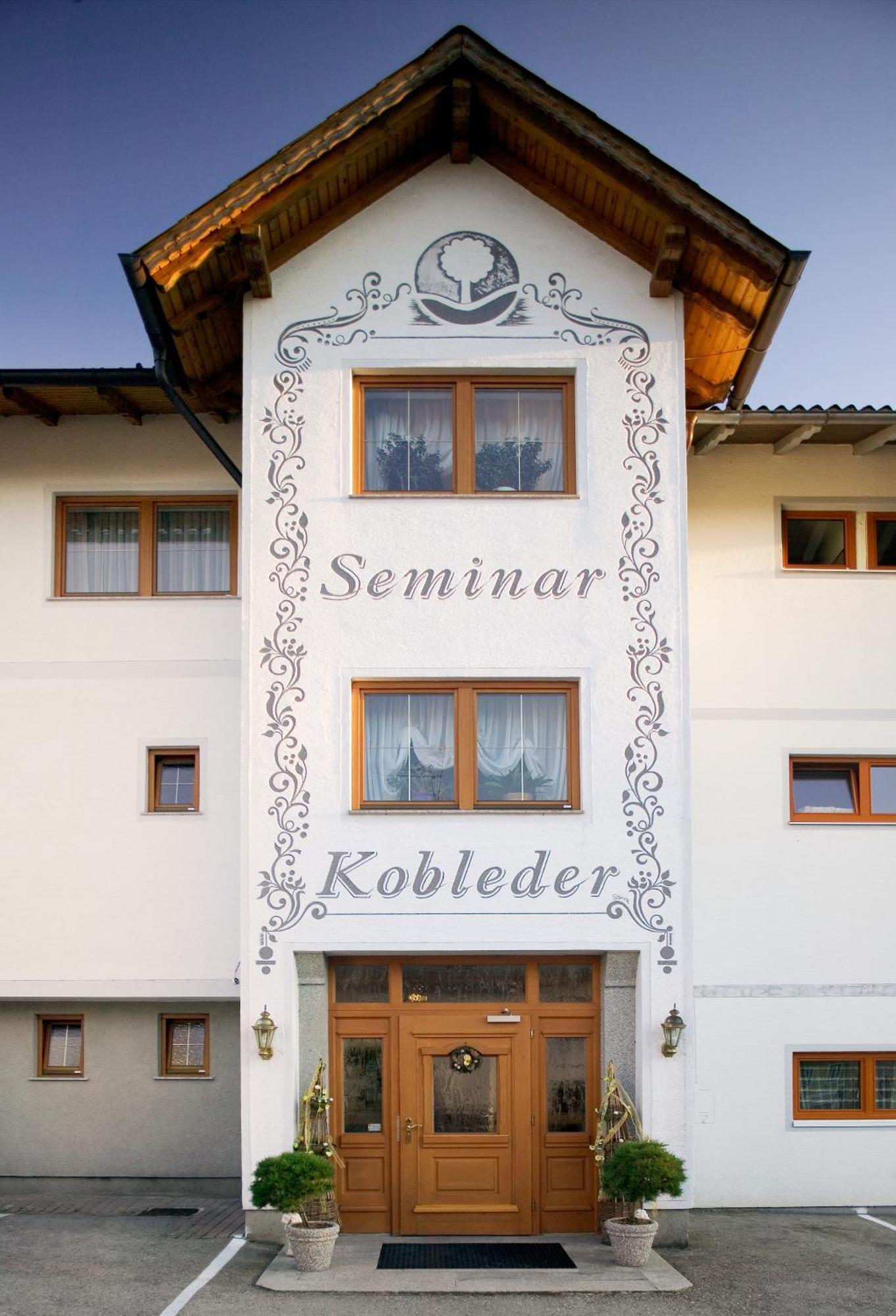 Landgasthof & Seminarhotel Kobleder Mettmach Exterior photo